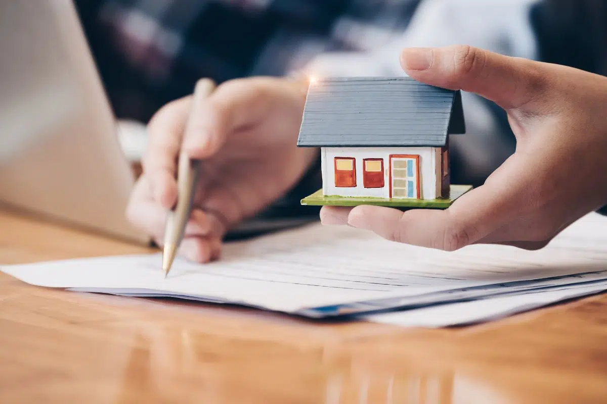 Why Use an Attorney to Buy or Sell Property?